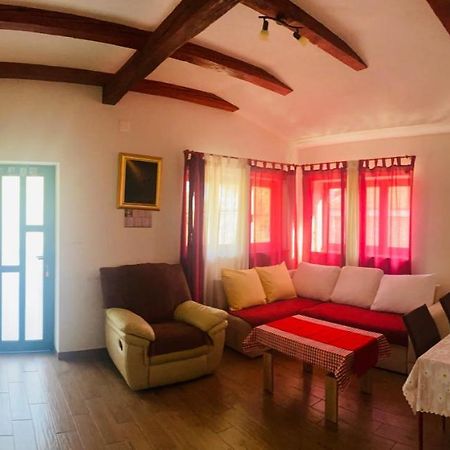 Apartmani Janja สตารีกราด-ปาเคลนีซา ภายนอก รูปภาพ