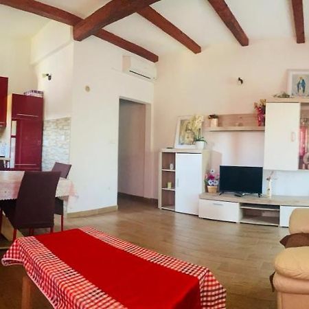 Apartmani Janja สตารีกราด-ปาเคลนีซา ภายนอก รูปภาพ