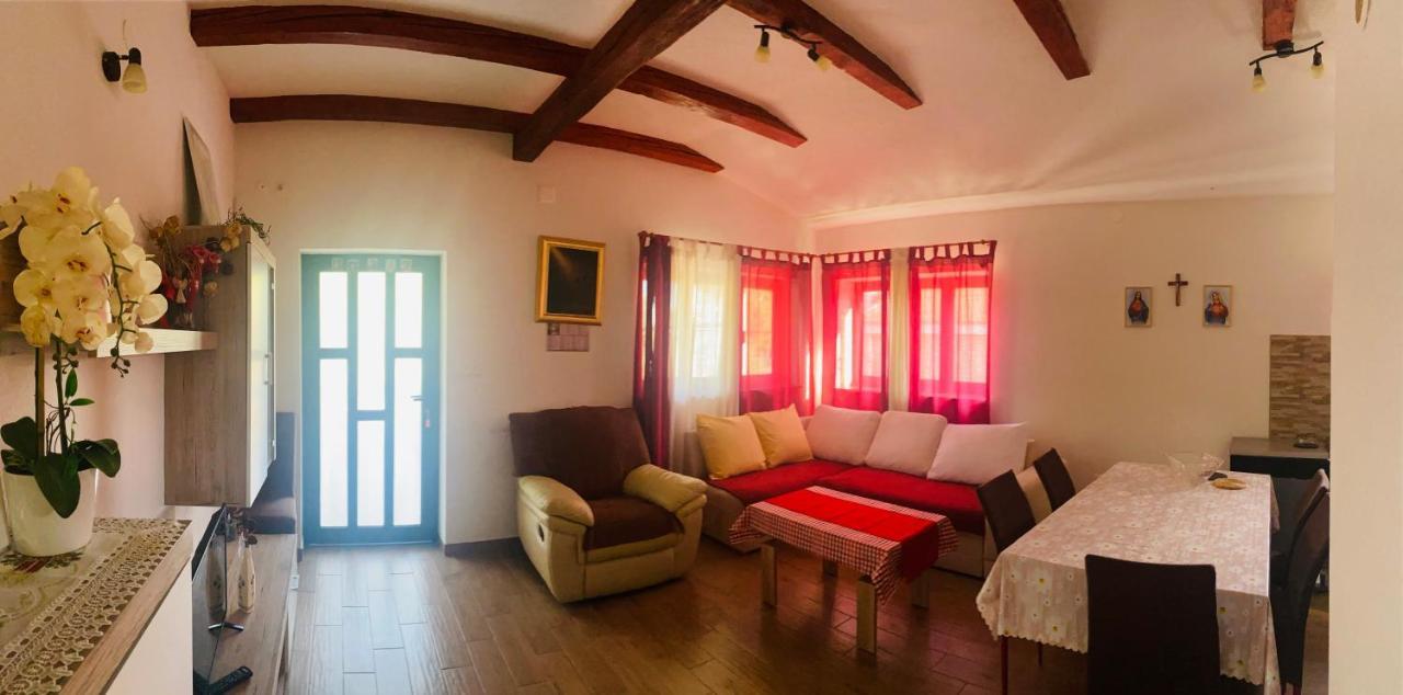 Apartmani Janja สตารีกราด-ปาเคลนีซา ภายนอก รูปภาพ