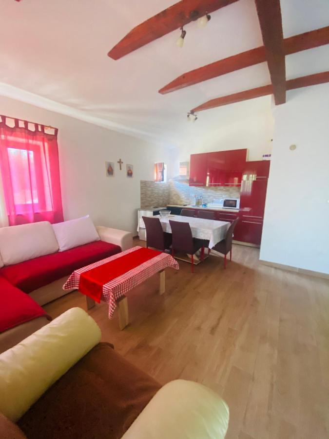 Apartmani Janja สตารีกราด-ปาเคลนีซา ภายนอก รูปภาพ