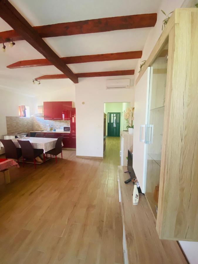Apartmani Janja สตารีกราด-ปาเคลนีซา ภายนอก รูปภาพ